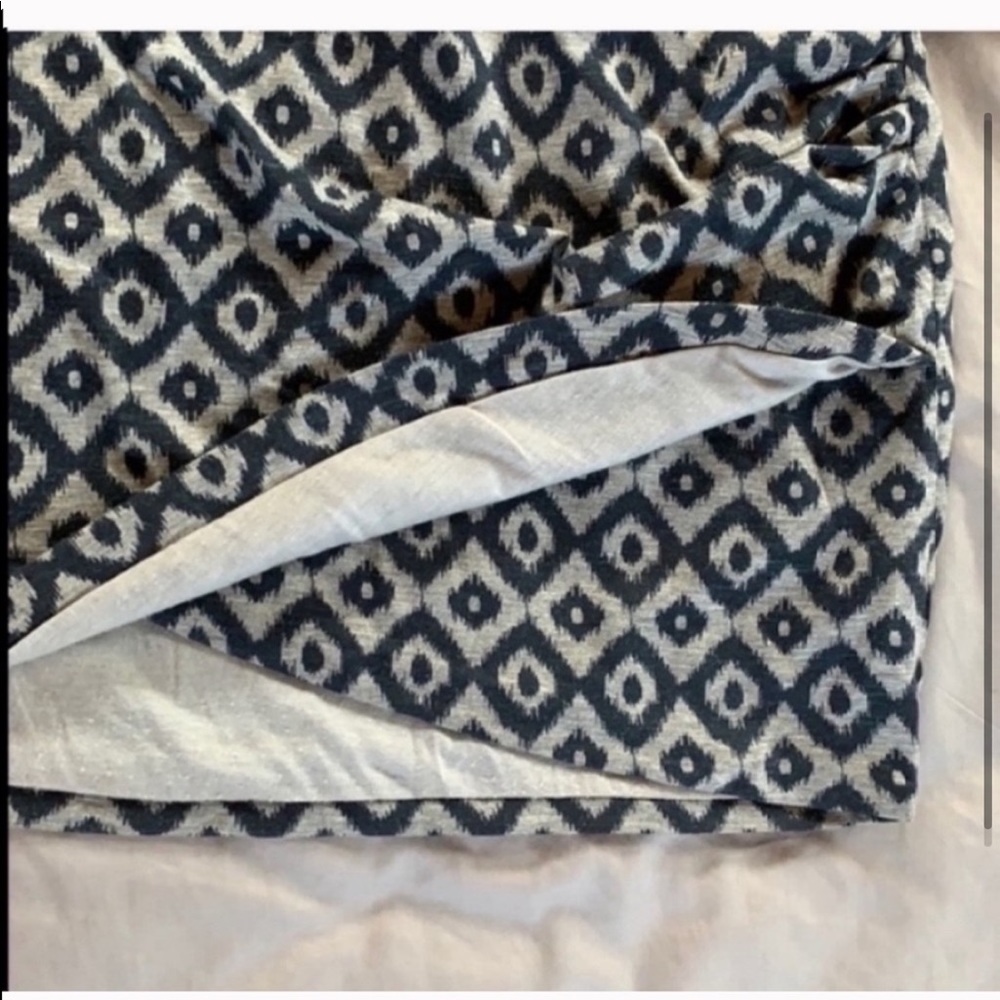 Patterned mini skirt - Picture 2 of 3